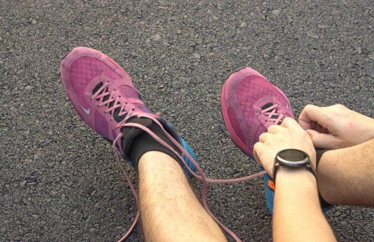 Praktyczne sposoby na wiązanie butów do biegania