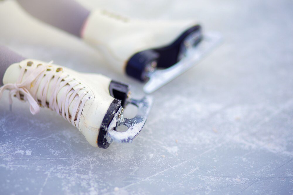 Czy nowe łyżwy trzeba ostrzyć – co warto wiedzieć?